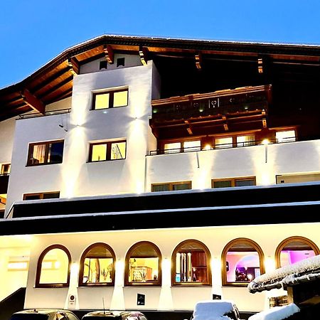 Aparthotel Dorfplatzl Garni Tux Ngoại thất bức ảnh