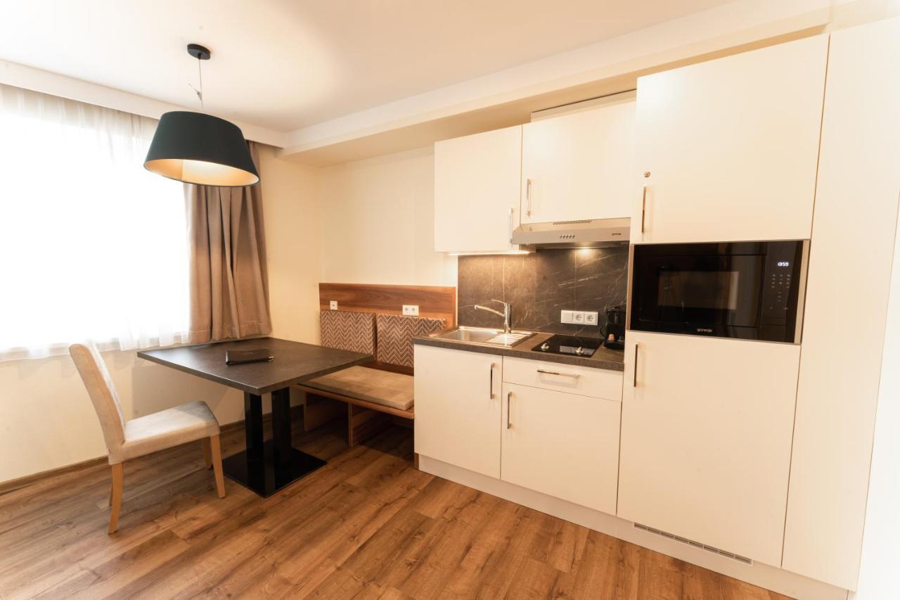 Aparthotel Dorfplatzl Garni Tux Ngoại thất bức ảnh