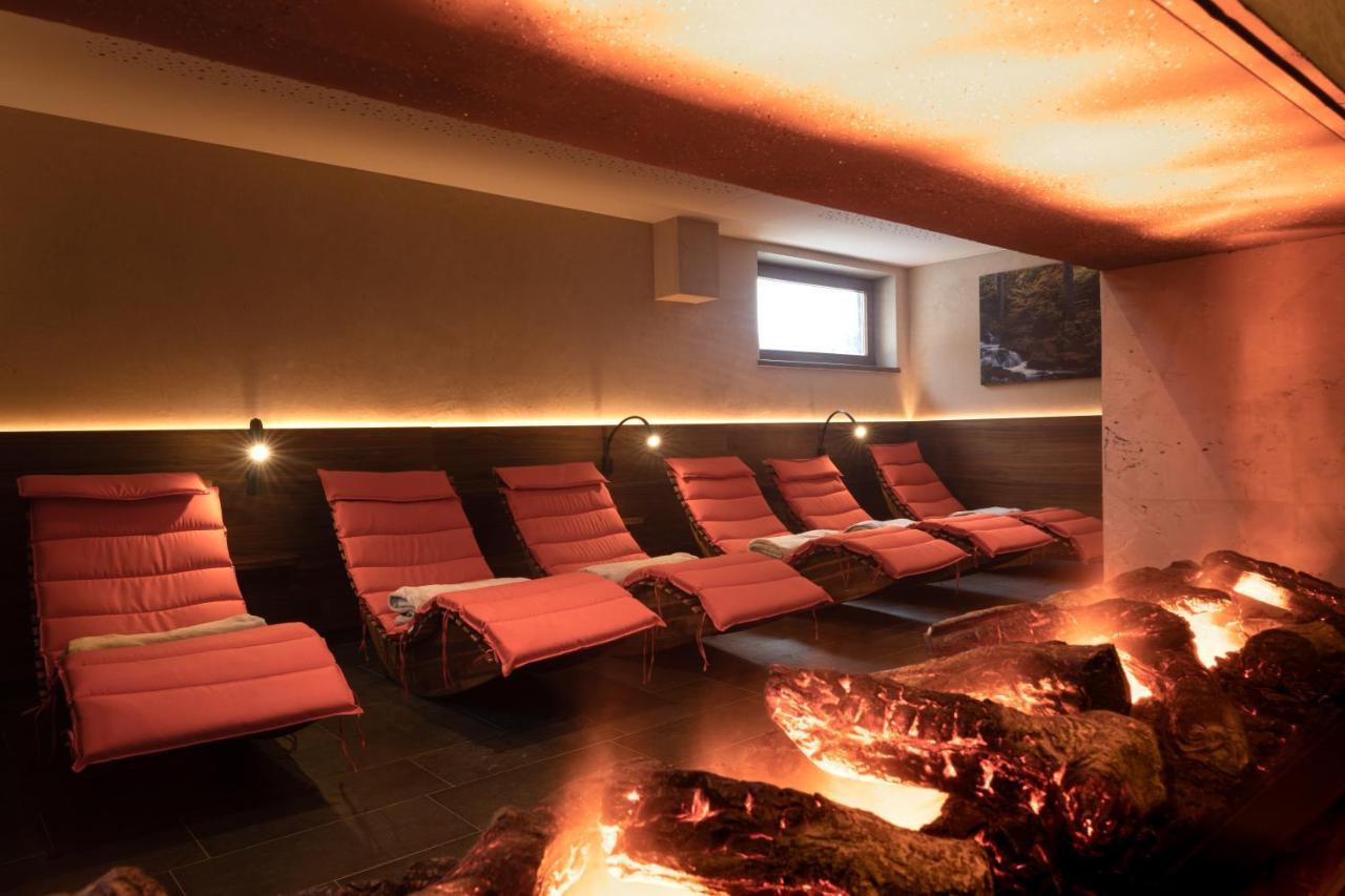 Aparthotel Dorfplatzl Garni Tux Ngoại thất bức ảnh