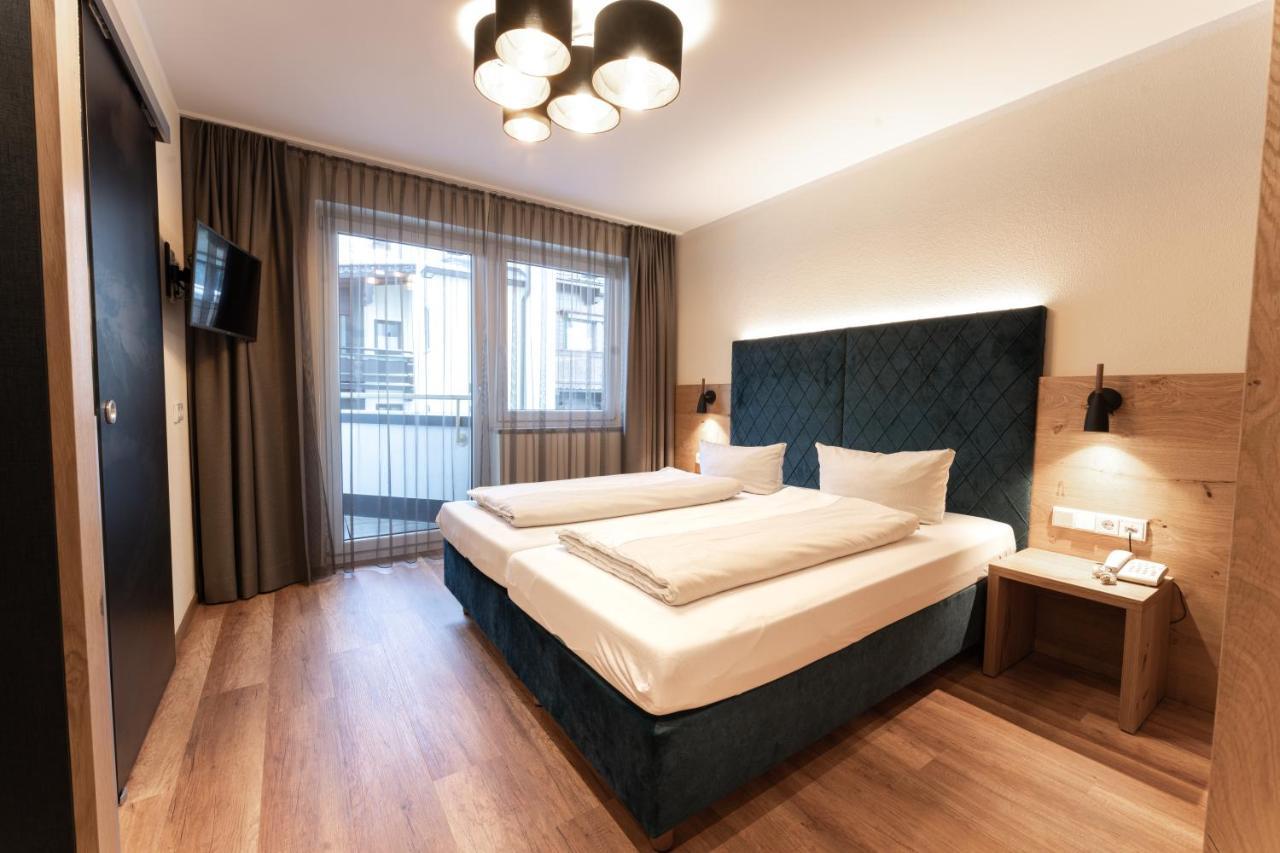 Aparthotel Dorfplatzl Garni Tux Ngoại thất bức ảnh