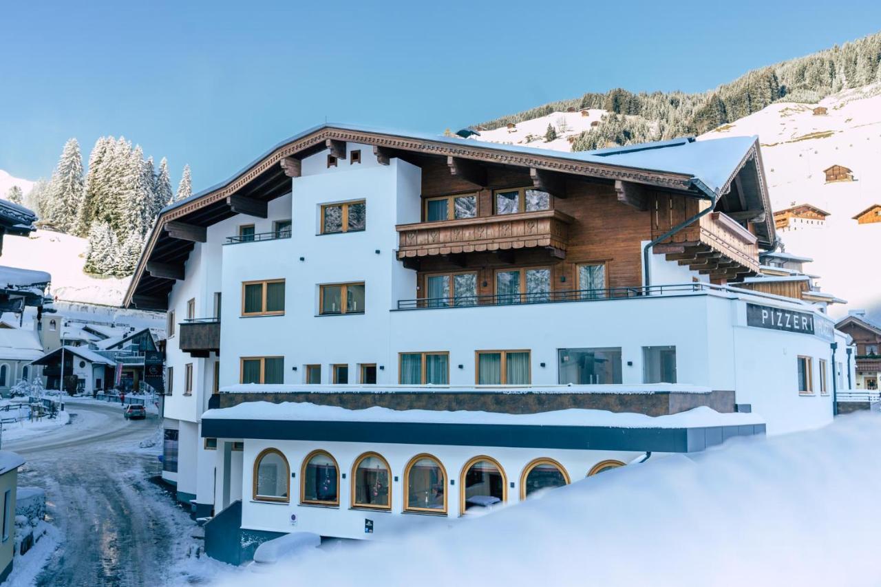 Aparthotel Dorfplatzl Garni Tux Ngoại thất bức ảnh