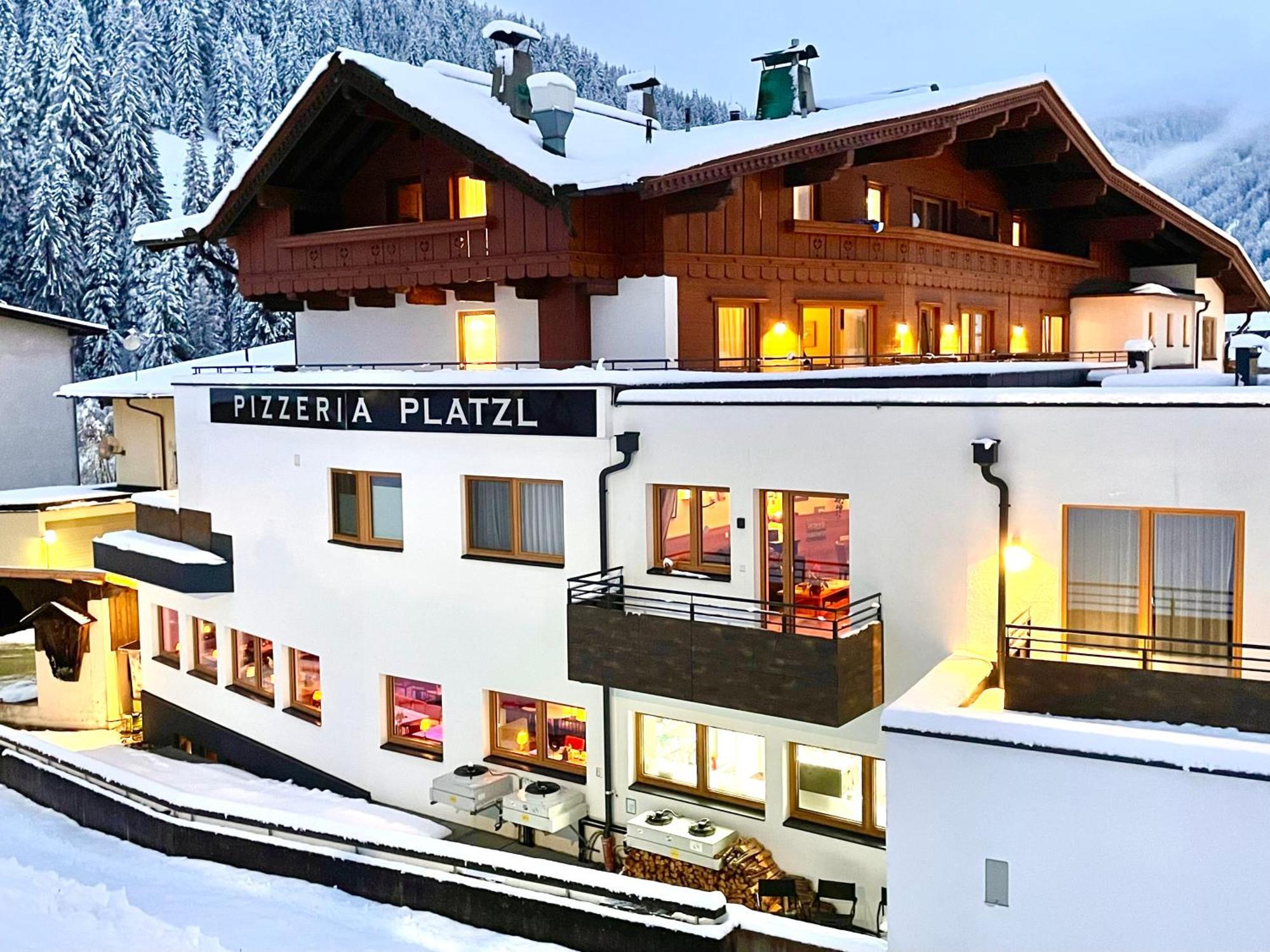Aparthotel Dorfplatzl Garni Tux Ngoại thất bức ảnh
