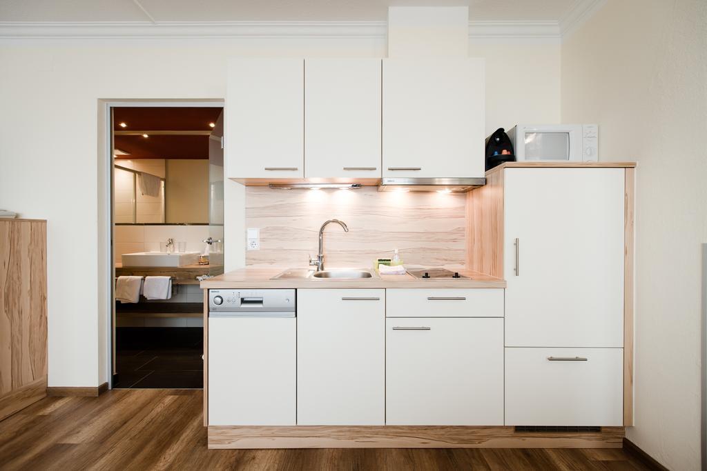 Aparthotel Dorfplatzl Garni Tux Ngoại thất bức ảnh