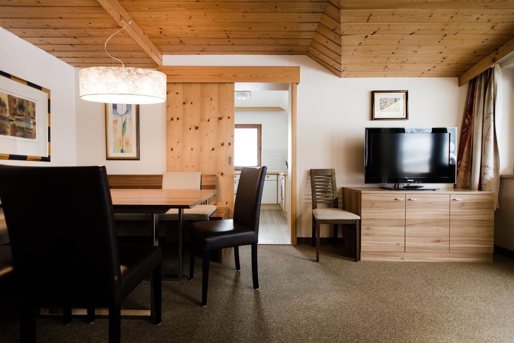 Aparthotel Dorfplatzl Garni Tux Phòng bức ảnh