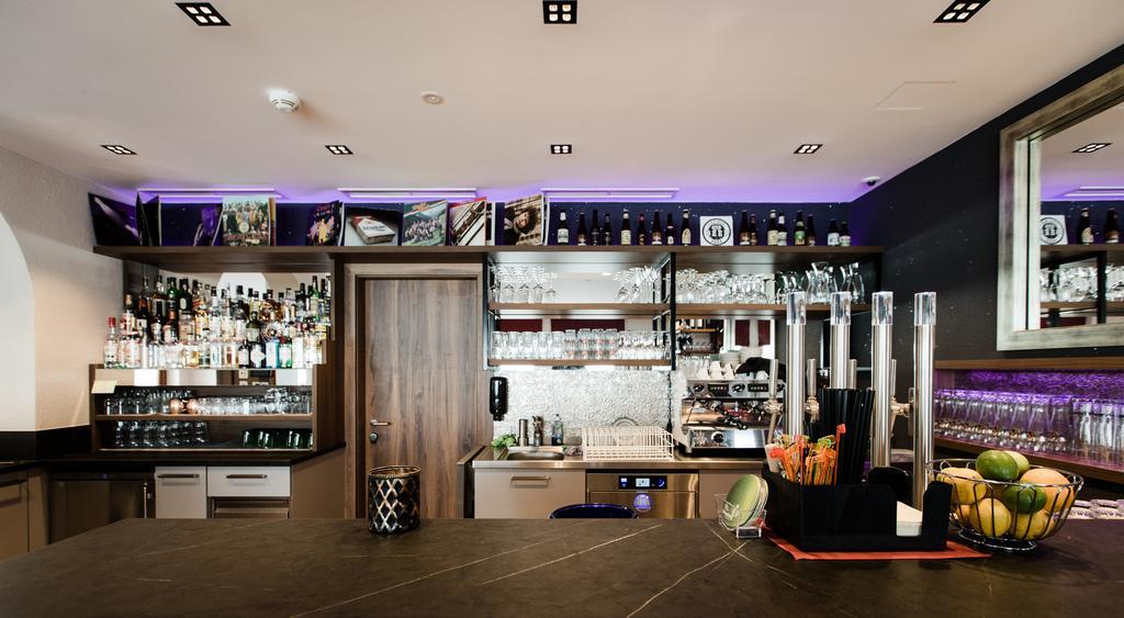 Aparthotel Dorfplatzl Garni Tux Ngoại thất bức ảnh