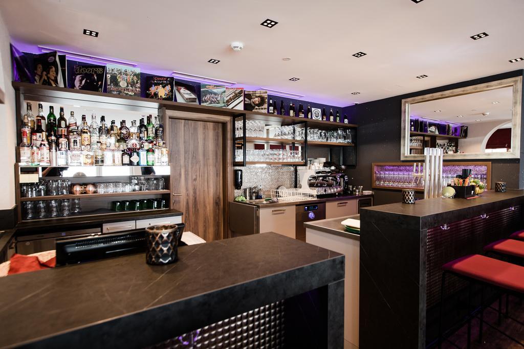 Aparthotel Dorfplatzl Garni Tux Ngoại thất bức ảnh
