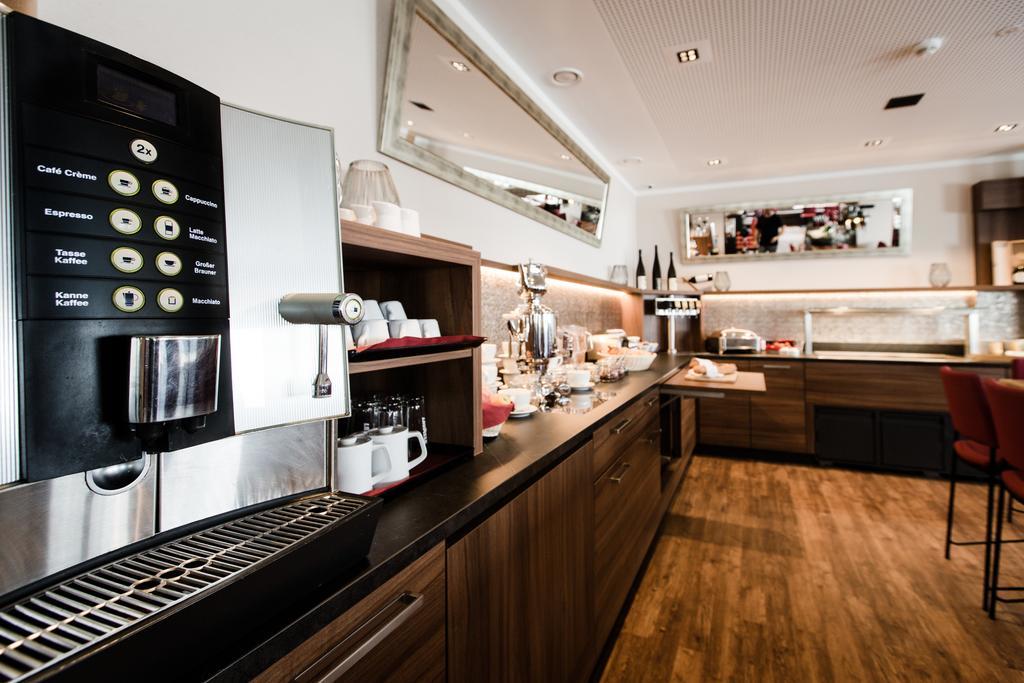 Aparthotel Dorfplatzl Garni Tux Ngoại thất bức ảnh