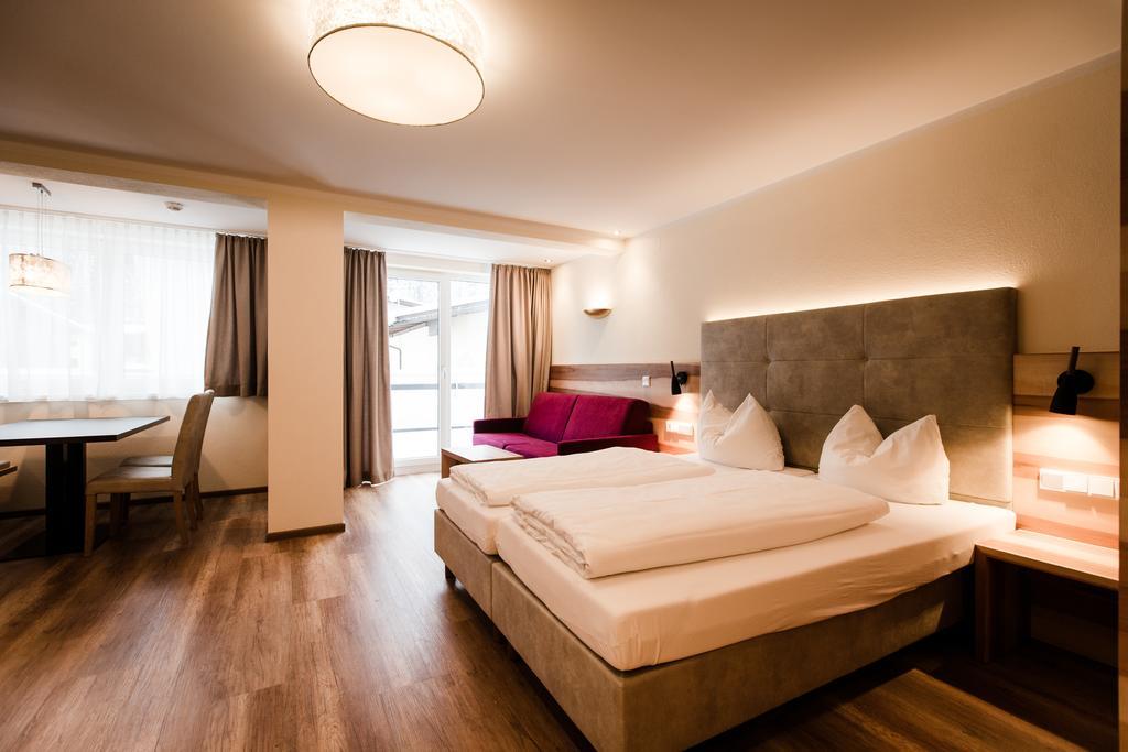 Aparthotel Dorfplatzl Garni Tux Ngoại thất bức ảnh