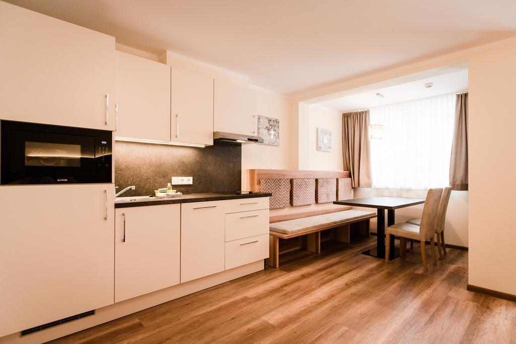 Aparthotel Dorfplatzl Garni Tux Ngoại thất bức ảnh