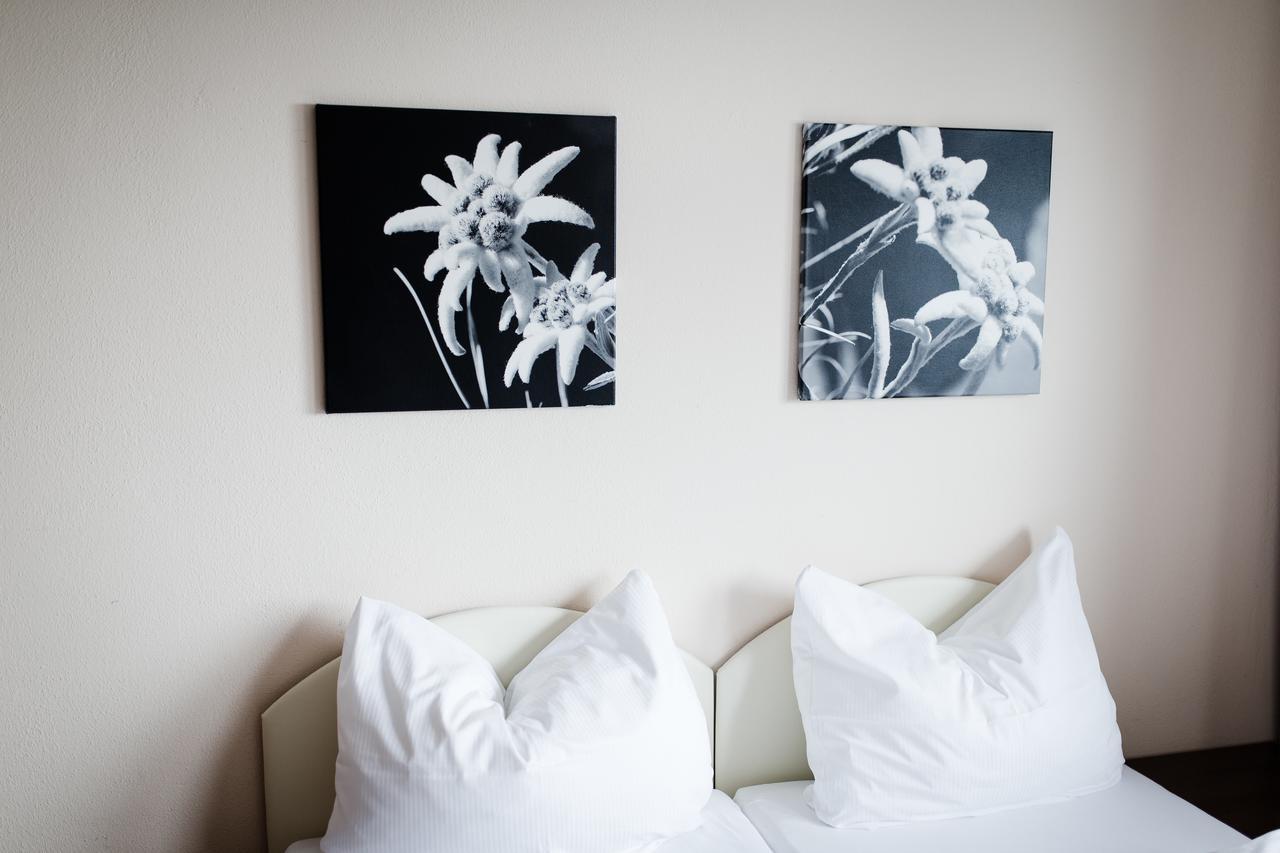 Aparthotel Dorfplatzl Garni Tux Ngoại thất bức ảnh