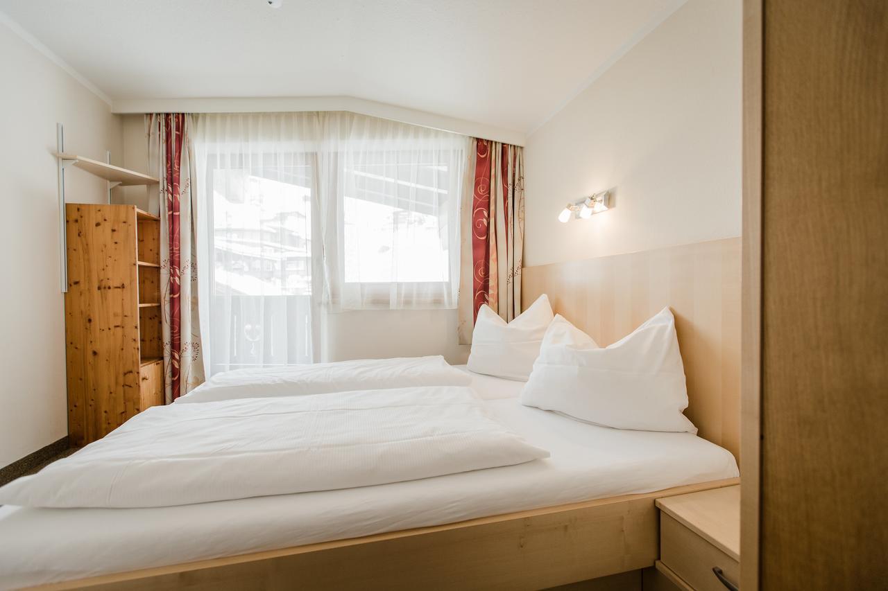 Aparthotel Dorfplatzl Garni Tux Ngoại thất bức ảnh