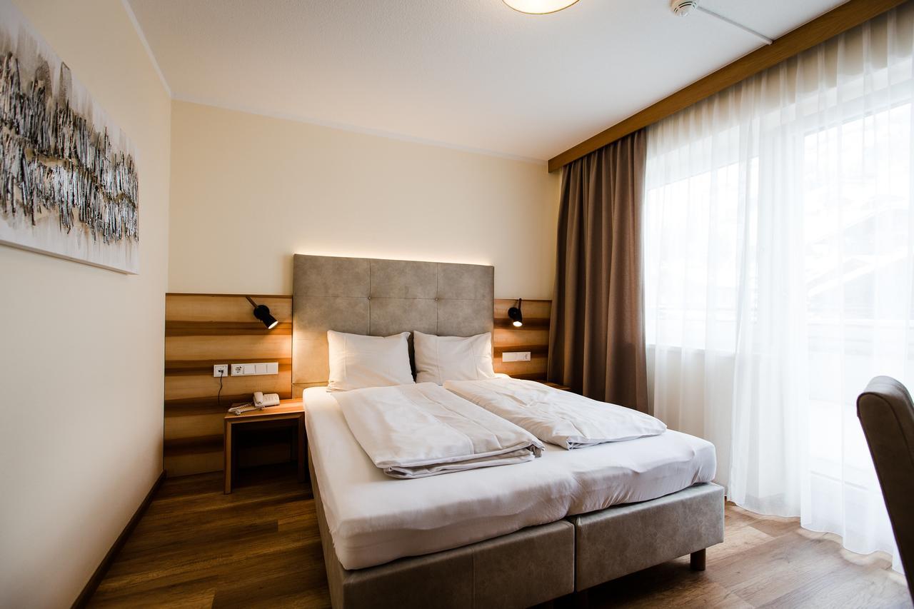 Aparthotel Dorfplatzl Garni Tux Ngoại thất bức ảnh