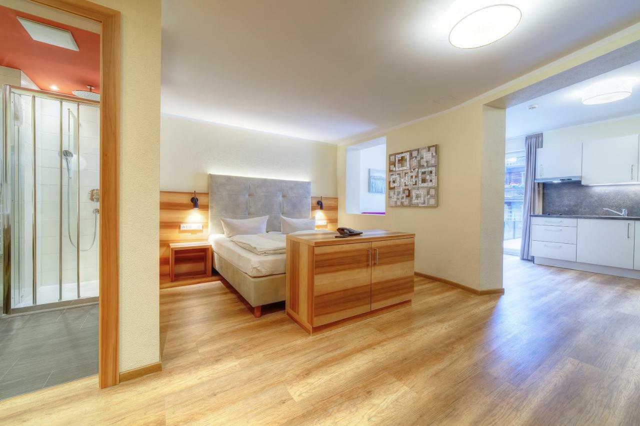 Aparthotel Dorfplatzl Garni Tux Ngoại thất bức ảnh